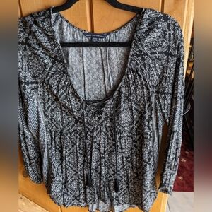 American Eagle Outfitters Black and White Floral Blouse